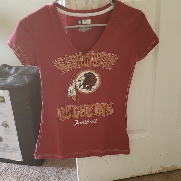 NFL Tops - NFL brand women's short sleeve redskins shirt